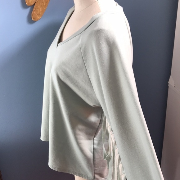 Three birds nest mint green oversized cropped V-neck fringe on sleeves top - Picture 4 of 12